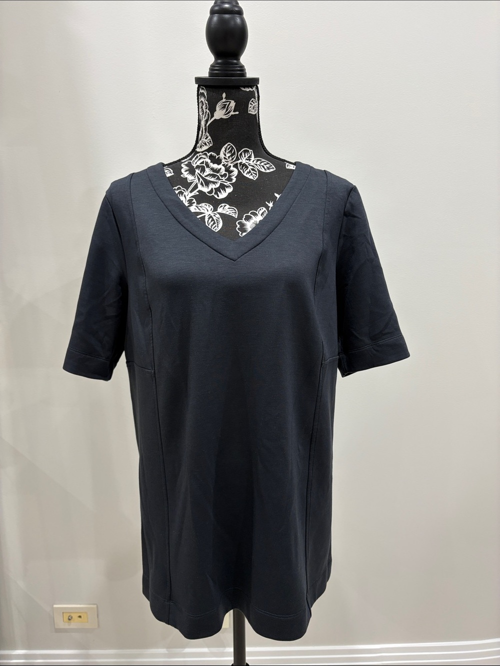 Purejill V-Neck Double Knit Seamed Tunic in Black Size Medium